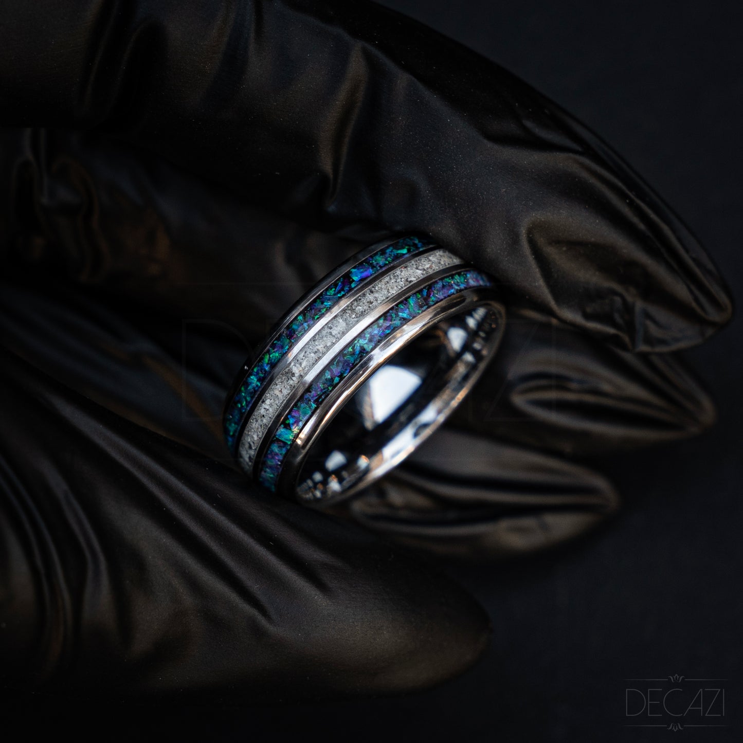 Eeuwige Rijkdom: Zilverkleurige Tungsten Ring met Blauw/Paarse Opaal en As 8 mm