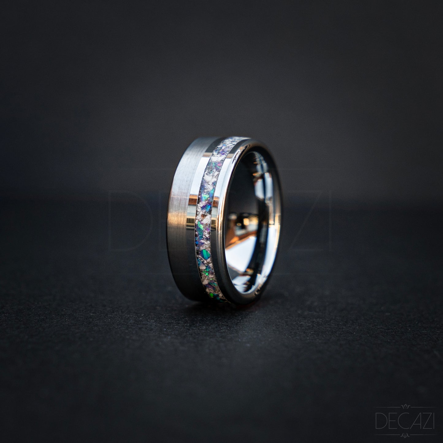 Verenigende Elegantie: Zilverkleurige Tungsten Ring met Paarse Opaal samengesteld met As 8 mm