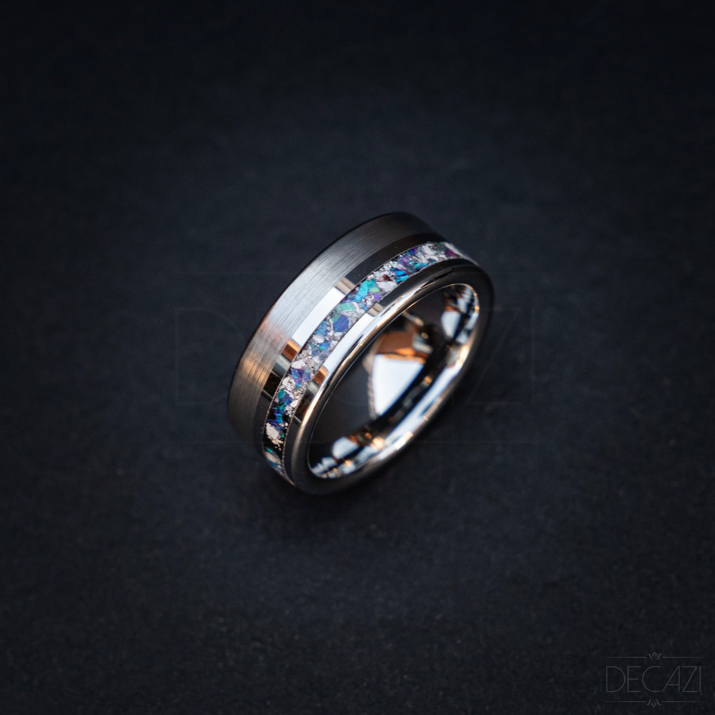 Verenigende Elegantie: Zilverkleurige Tungsten Ring met Paarse Opaal samengesteld met As 8 mm