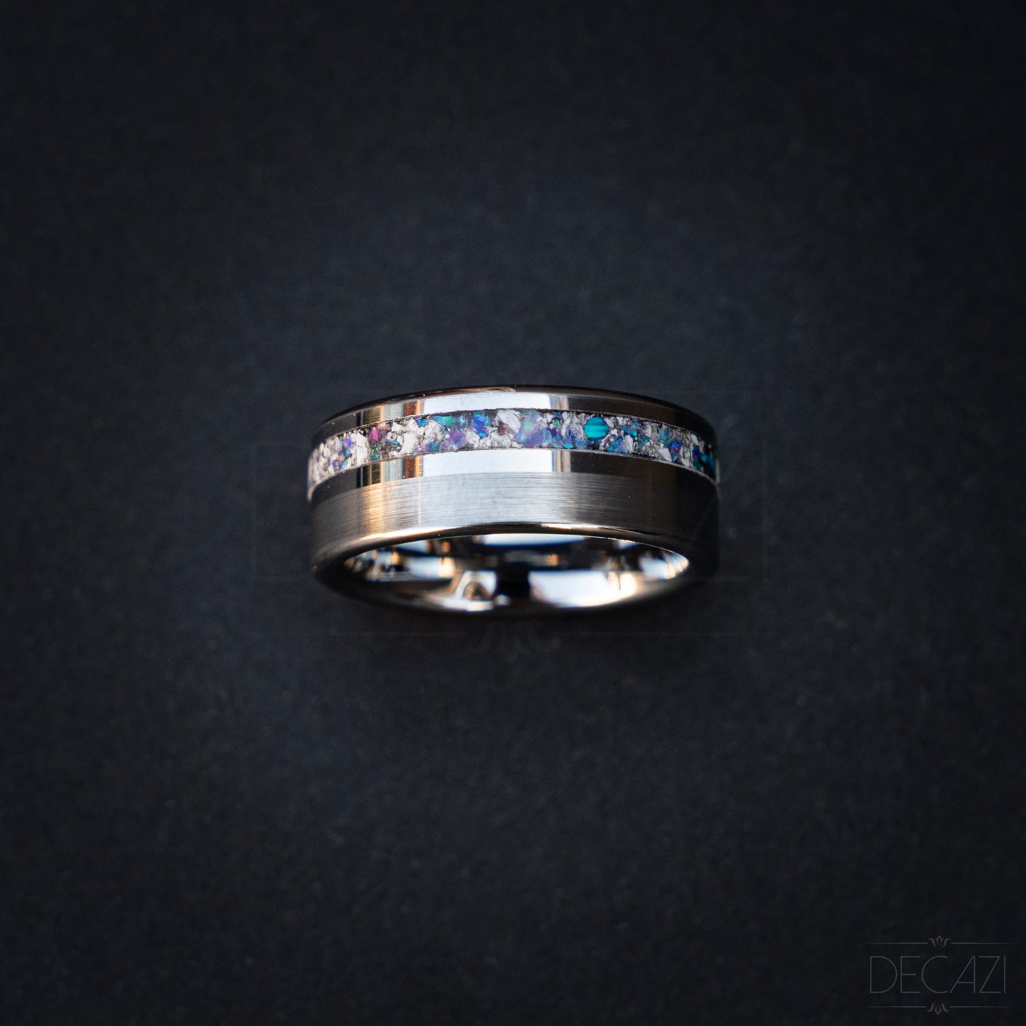 Verenigende Elegantie: Zilverkleurige Tungsten Ring met Paarse Opaal samengesteld met As 8 mm
