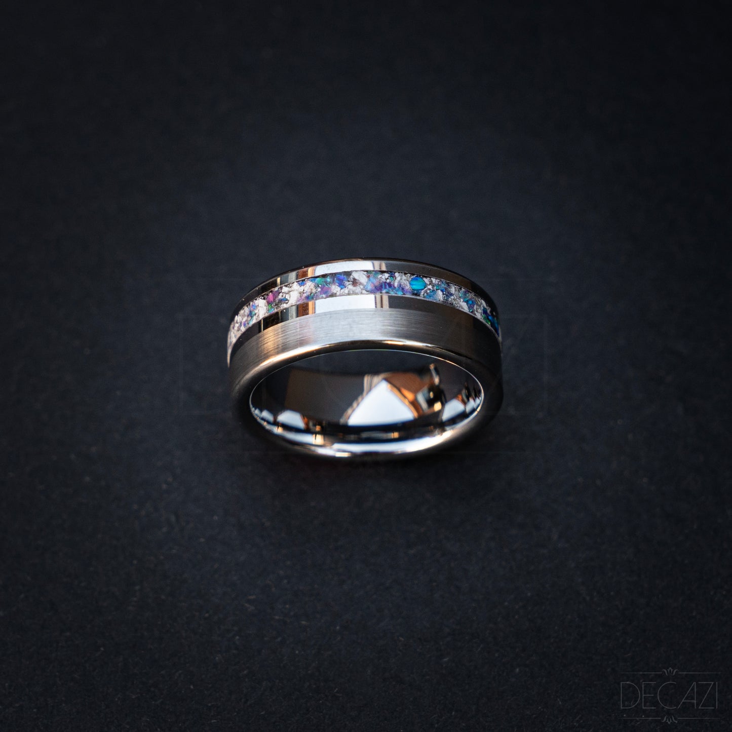 Verenigende Elegantie: Zilverkleurige Tungsten Ring met Paarse Opaal samengesteld met As 8 mm