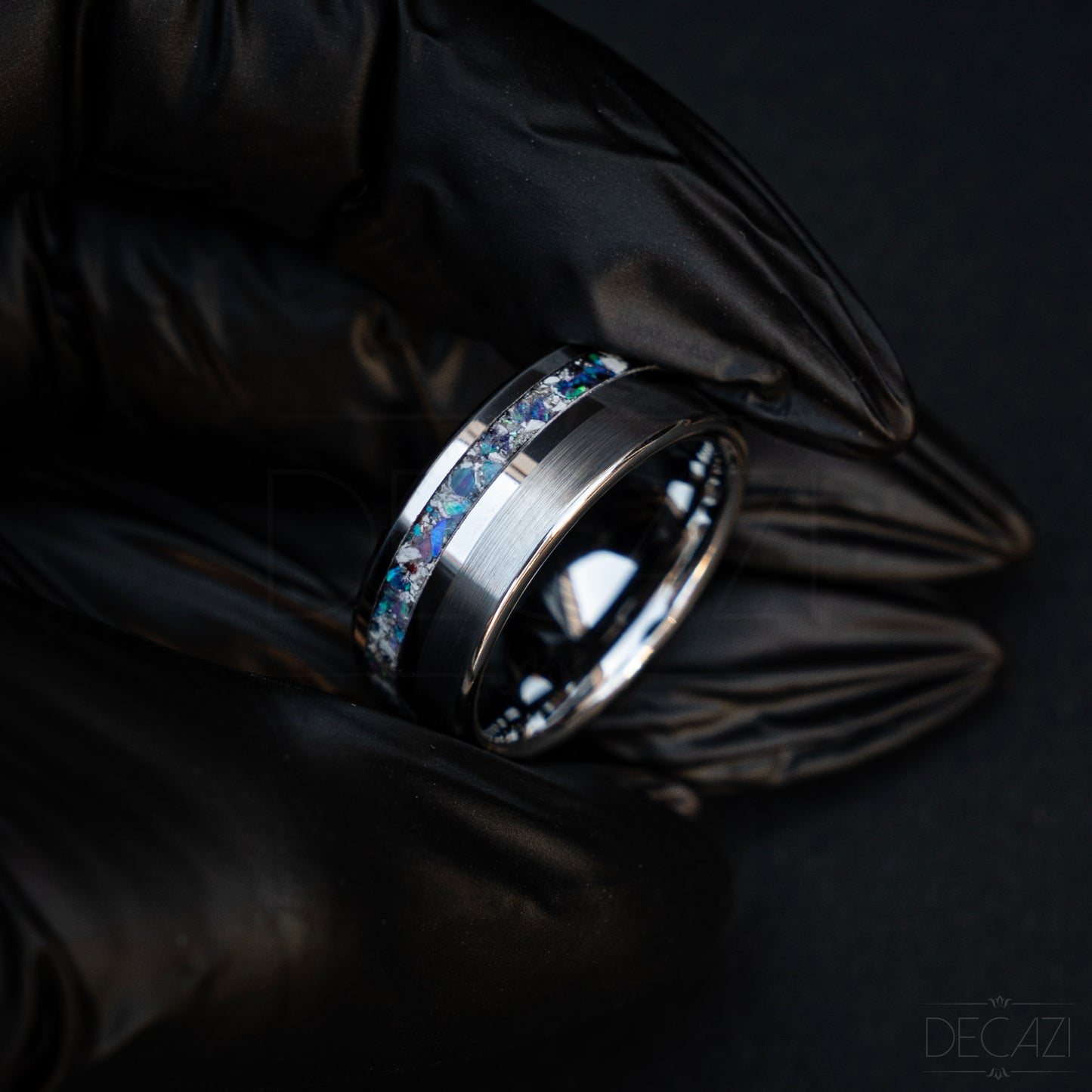 Verenigende Elegantie: Zilverkleurige Tungsten Ring met Paarse Opaal samengesteld met As 8 mm