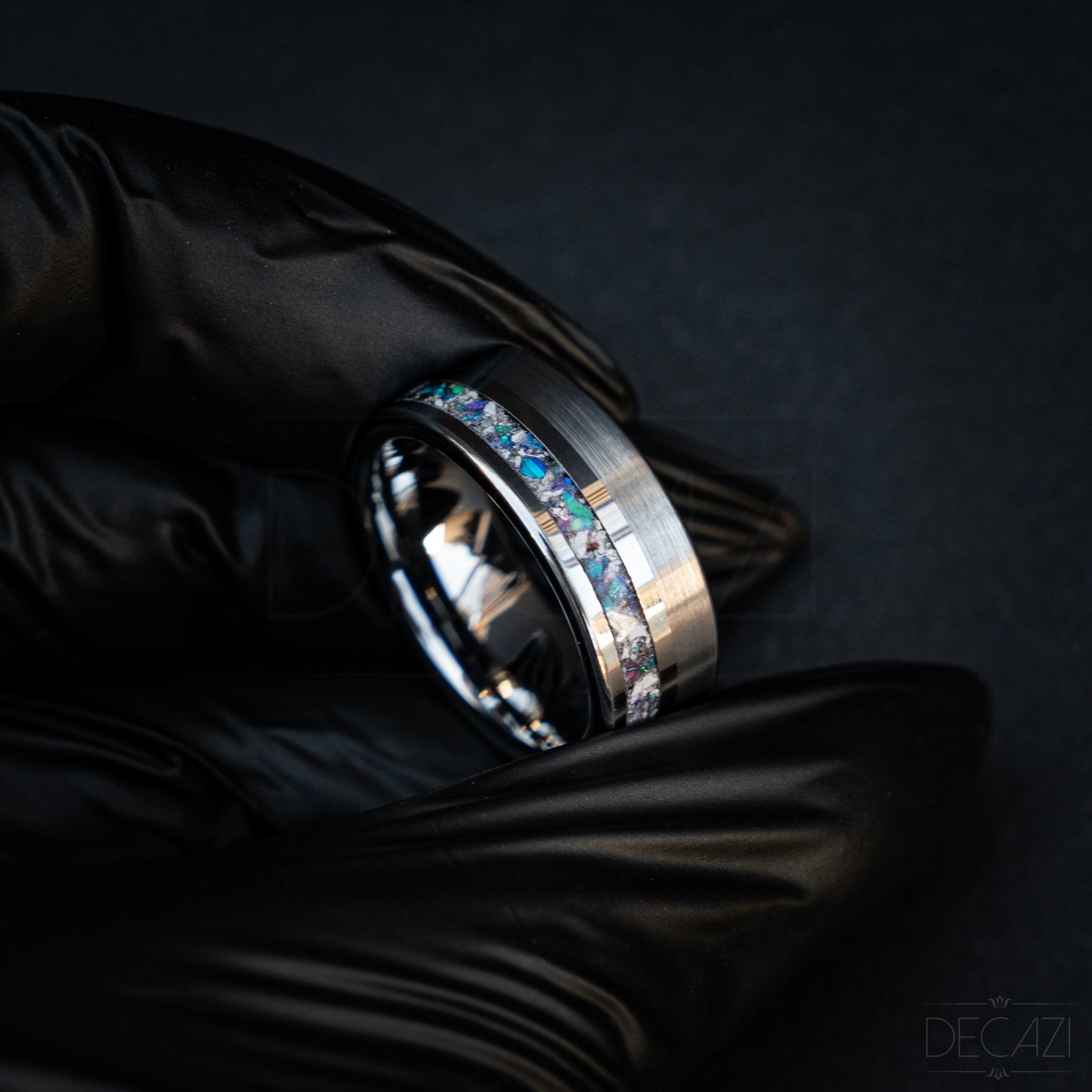 Verenigende Elegantie: Zilverkleurige Tungsten Ring met Paarse Opaal samengesteld met As 8 mm