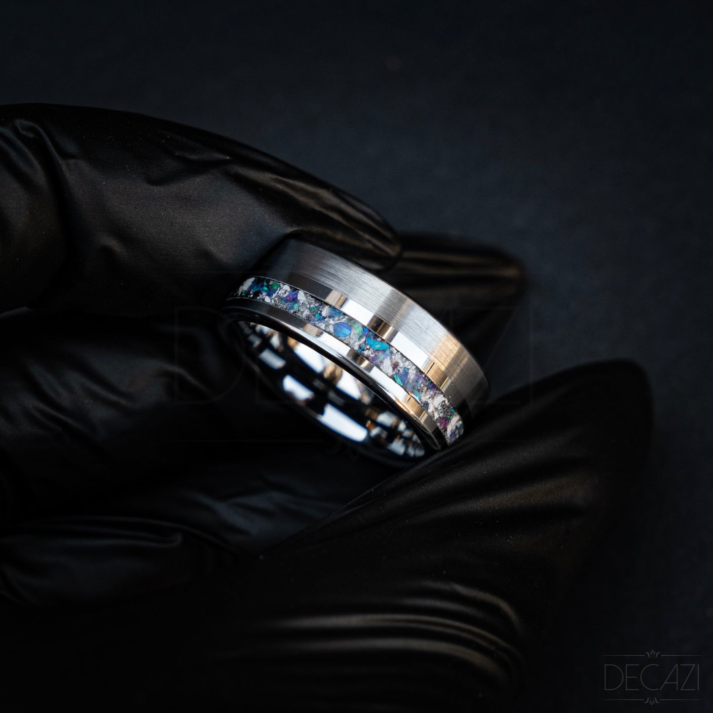Verenigende Elegantie: Zilverkleurige Tungsten Ring met Paarse Opaal samengesteld met As 8 mm
