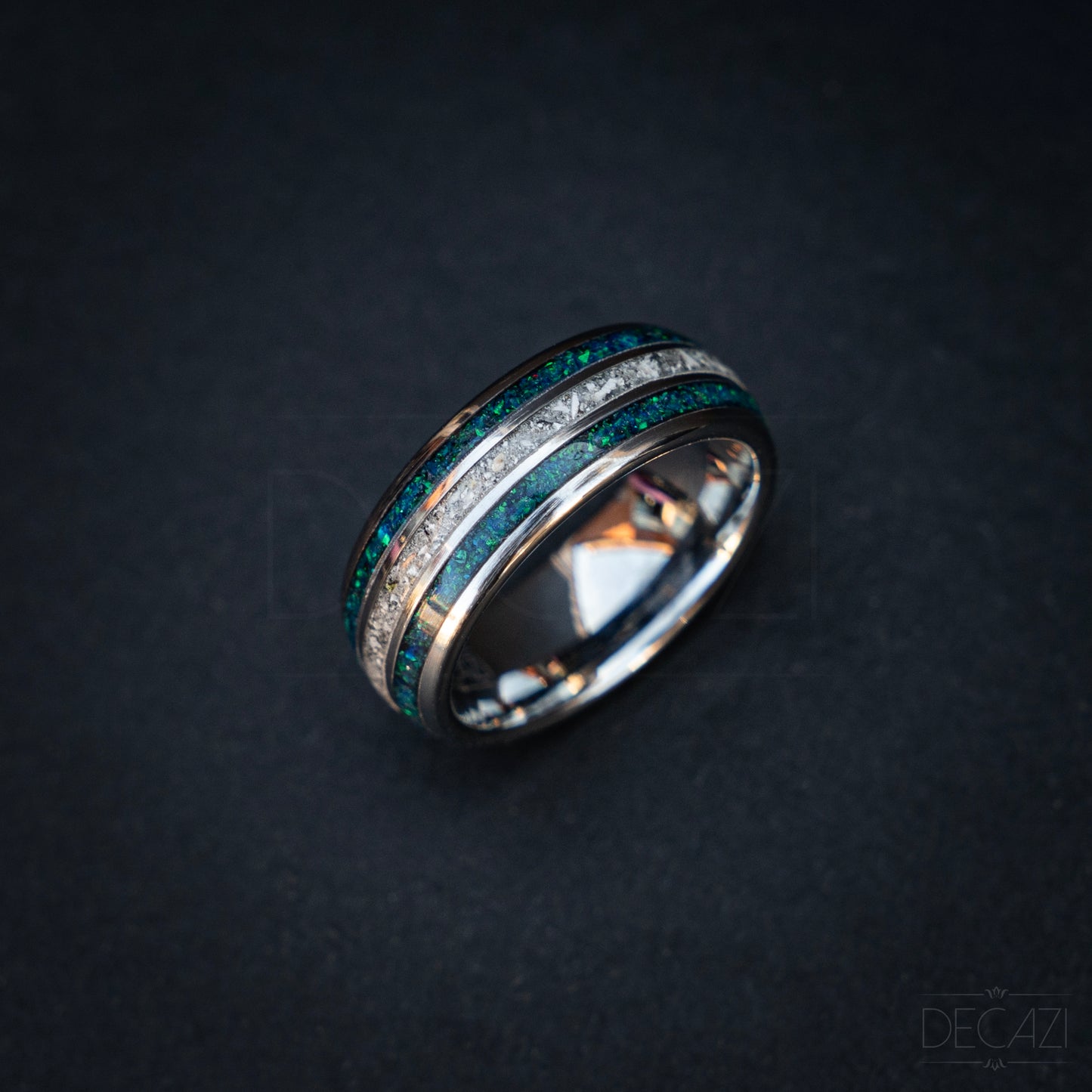 Oneindige Verbintenis: Zilverkleurige Tungsten Ring met Blauwe Opaal en As 8 mm