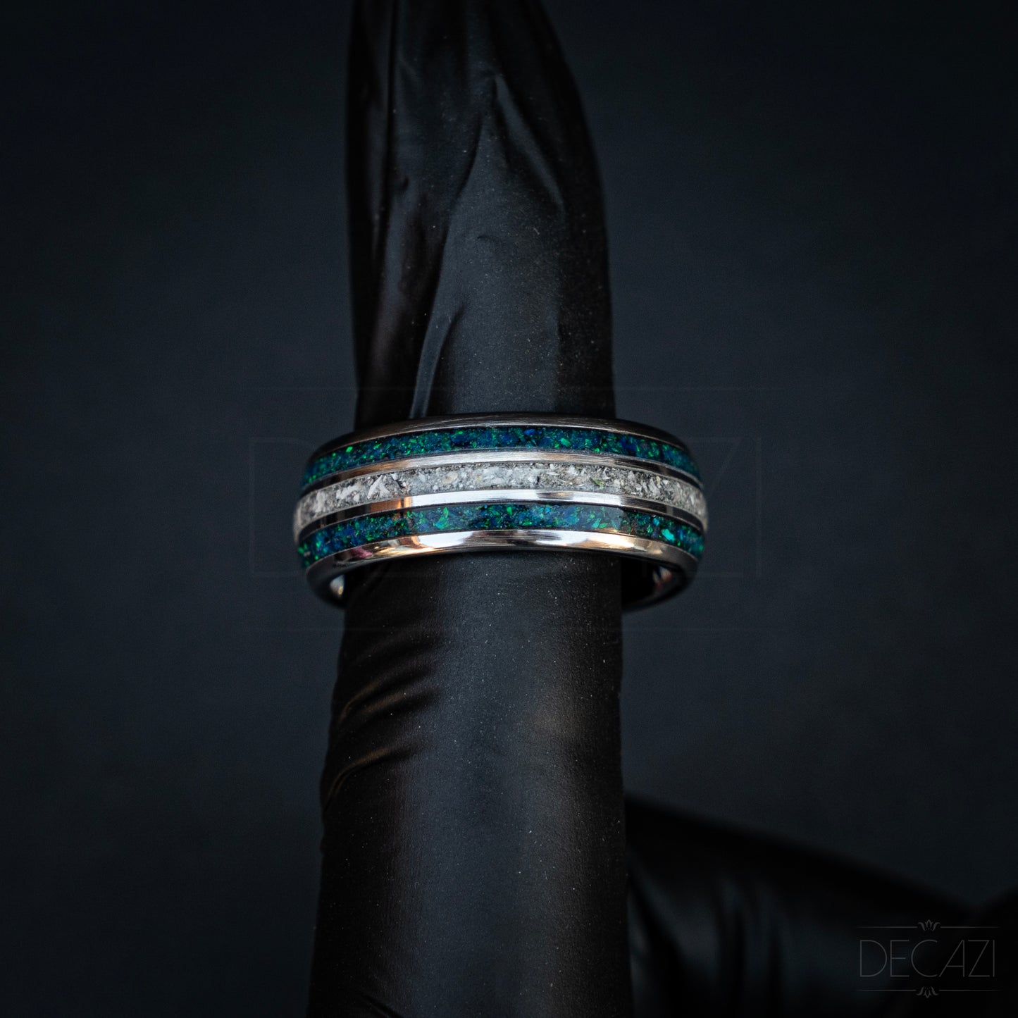 Oneindige Verbintenis: Zilverkleurige Tungsten Ring met Blauwe Opaal en As 8 mm